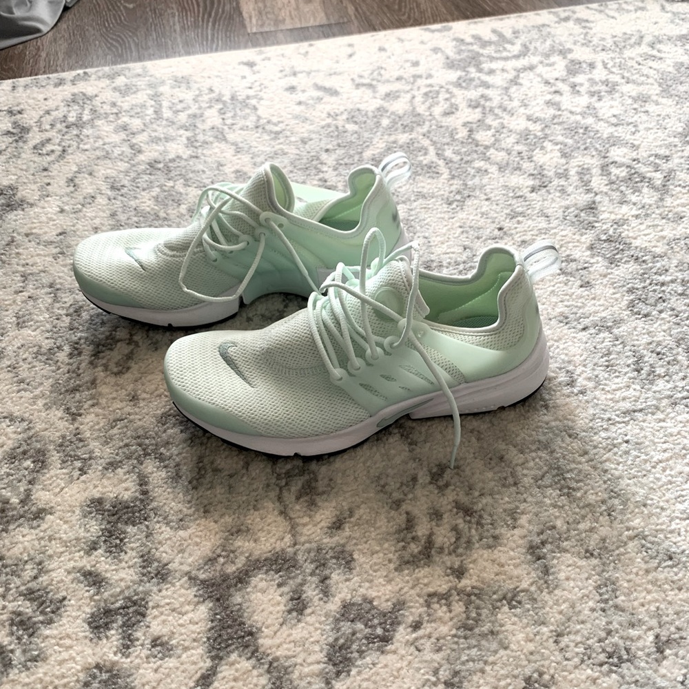 Nike Womens size 9